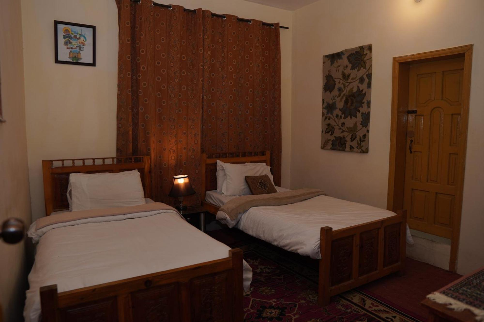 Duroyou Inn Gilgit Dış mekan fotoğraf